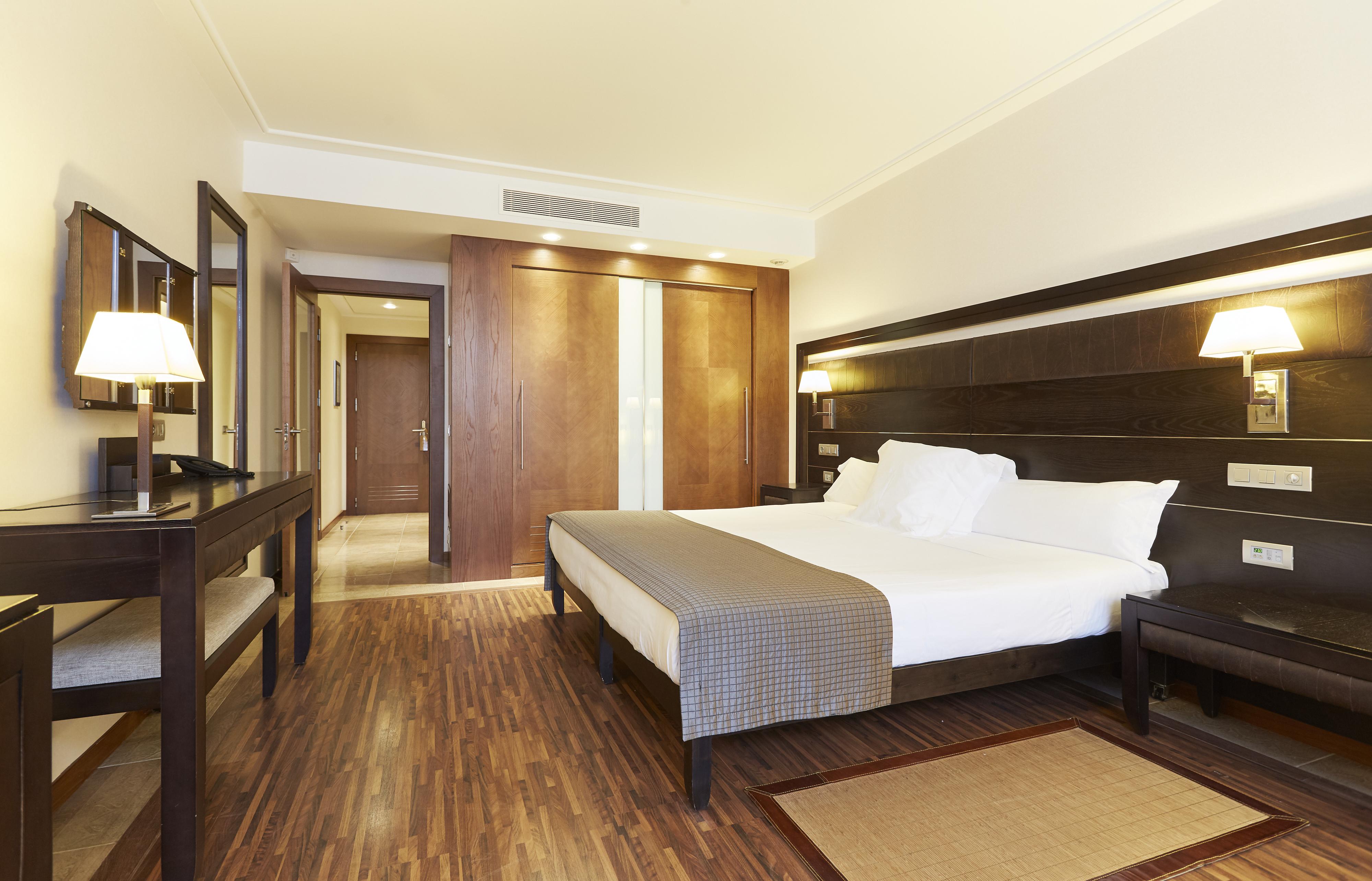 Insotel Fenicia Prestige Suites & Spa Santa Eularia des Riu Dış mekan fotoğraf